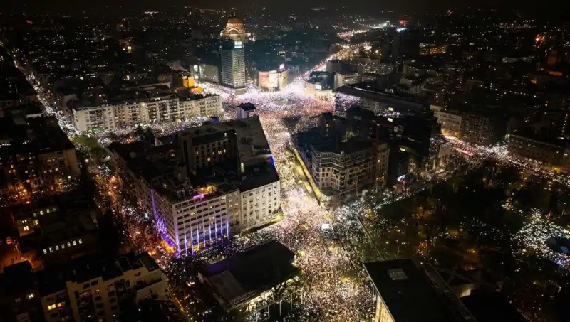 Sırbistan’da Öğrenci Protestoları: Belgrad Sokakları Sarsıldı