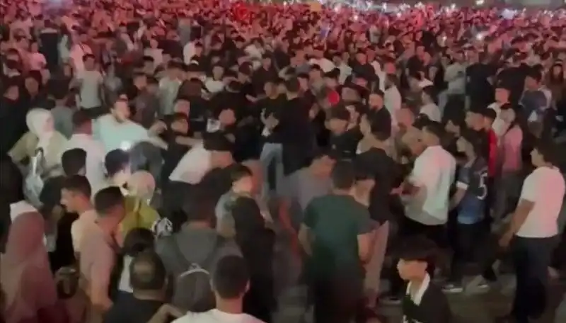 Konser Alanında Şok: Bıçaklı Kavga Üç Genç Yaraladı!