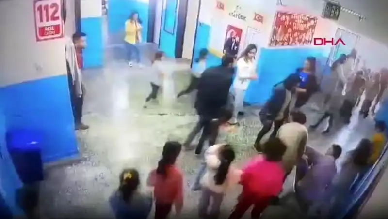 Bayılan Öğrenciyi, Farkındalığı ile Müdür Yardımcısı Kurtardı!