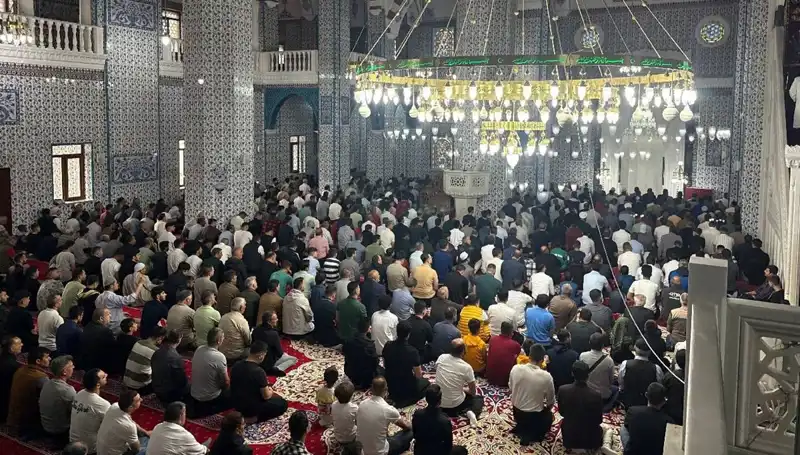 İğdır'da Geleneksel Bayram Namazı Heyecanı: İlk Kılış Anları