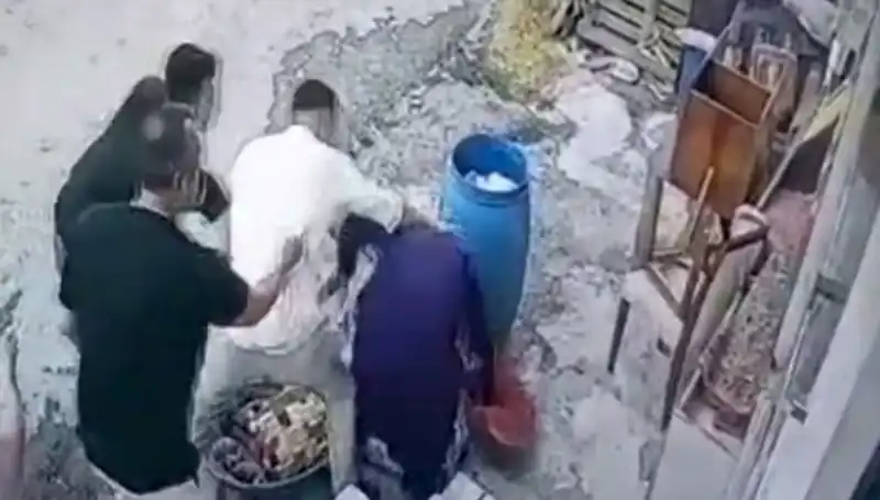 Başakşehir’de Bidon Tartışması Kanlı Bitti: Baba ve Oğul Bir Kadını Darbetti