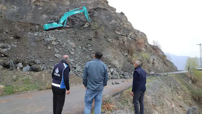 Hakkari’deki Kaya Düşmeleriyle Mücadele İçin Yeni Çalışmalar Başlatıldı