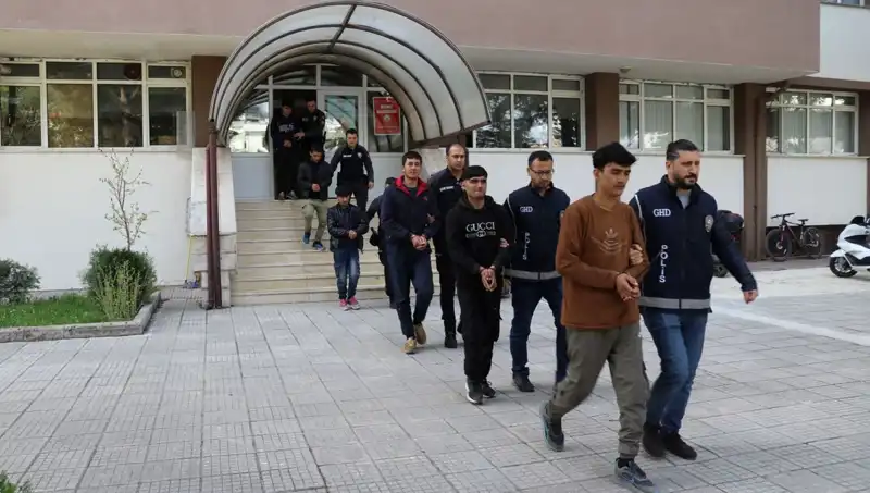 Edirne ve Kırklareli'nde Yakalanan Kaçak Göçmenlerle İlgili Operasyonun Detayları