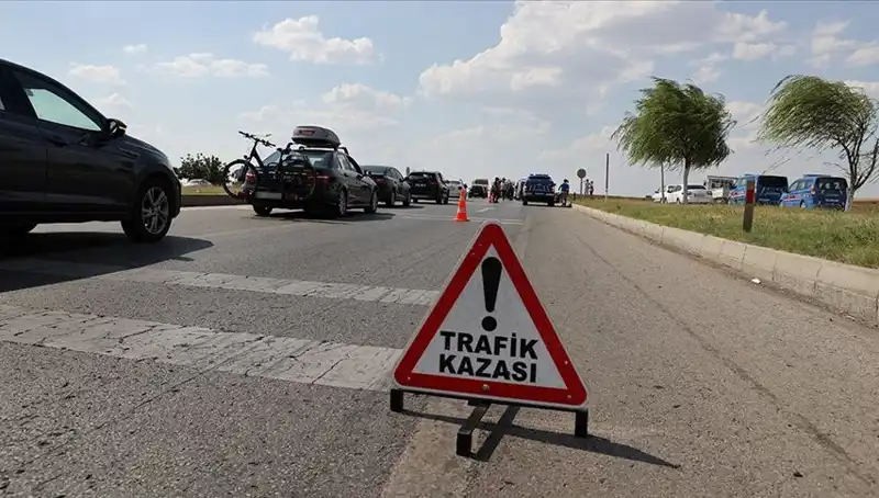 Adana'da Feci Kaza: Otomobil ve Kamyon Çarpıştı, Can Kaybı ve Yaralı Var!