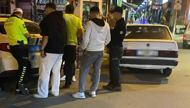 Yüksek Sesle Müzik Dinlemek, Birinin Ehliyetini Almasına Neden Oldu!