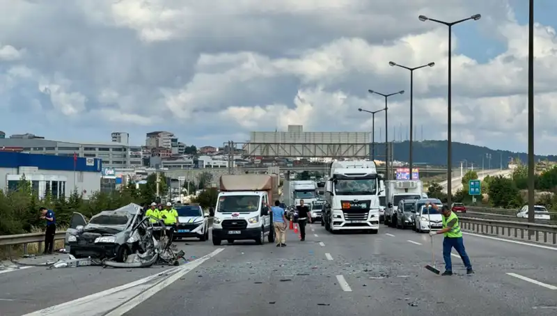 Otoyolda Feci Kaza: Araçta Sıkışan Üç Kişi Kurtarılamadı