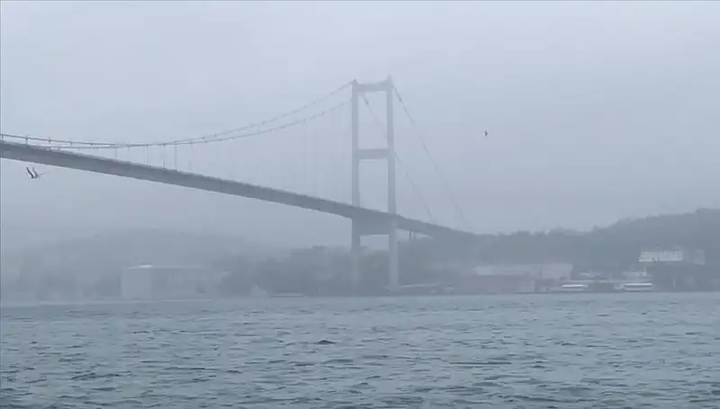 İstanbul Boğazı'nda Sis Nedeniyle Gemi Trafigi Kapandı: Denizciler Ne Yapmalı?