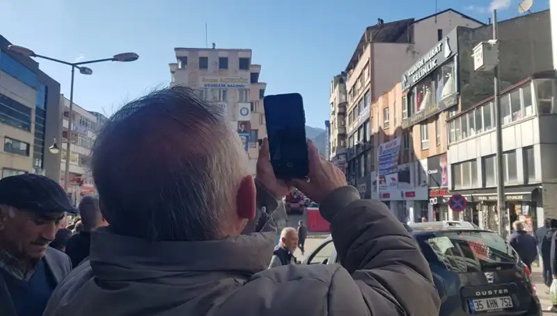 Çatıda Dans Eden Gençler, Sosyal Medyanın Yeni Fenomeni Oldu!