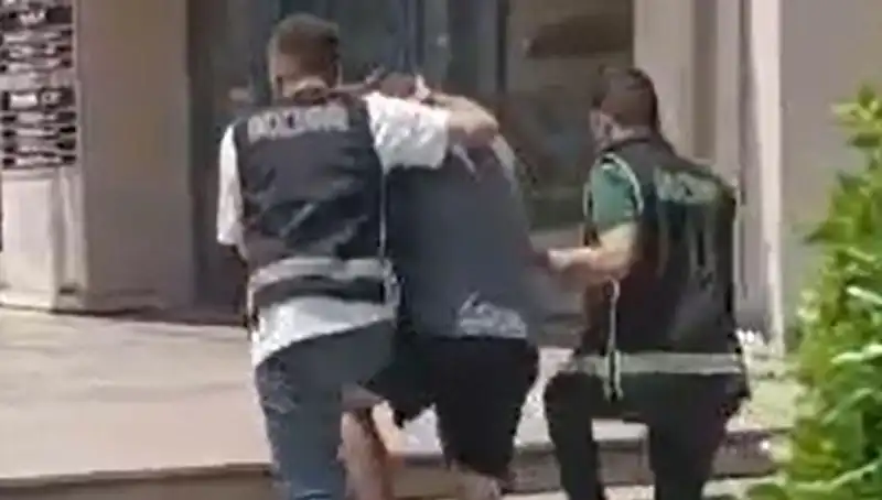 Turist, Sahte Dövizle Alışveriş Yaparken Yakalandı: Sınır Dışı Süreci Başlıyor