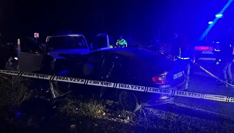 Ters Şeritte Giden Minibüs Feci Kazaya Yol Açtı: 1 Ölü, 8 Yaralı