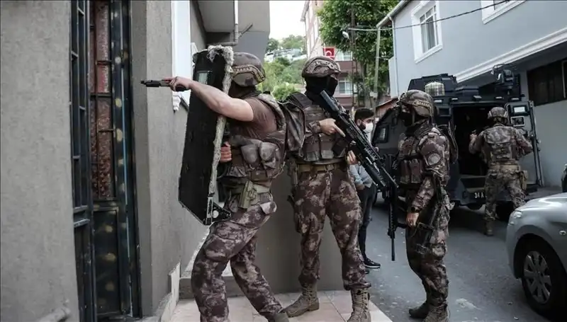 İstanbul'da DAEŞ İle Bağlantılı 20 Kişiye Operasyon Yapıldı!