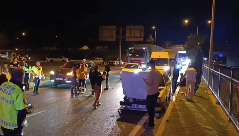 Otoyolda Geri Dönüş Kazası: İkisi Çocuk, Dört Yaralı
