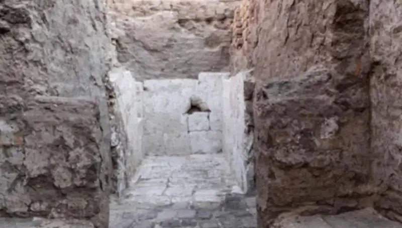 Mısır’da 3.500 Yıl Önceye Ait Tarihi Kraliyet Mezarı Keşfedildi