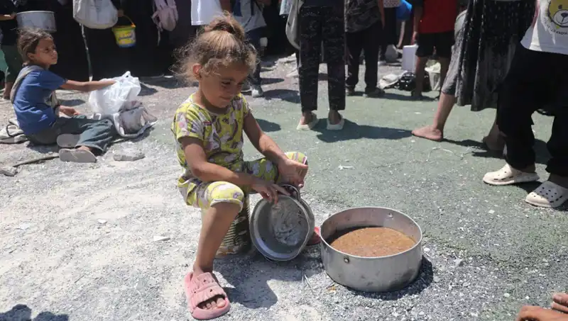 Gazze'de Açlık Çığlığı: Bir Ekmek İçin Haykıran Anne