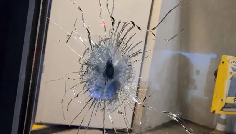Fransa’da Hapishanelere Şok Saldırı: Araçlar Kundaklandı ve Silahlı Çatışma Yaşandı