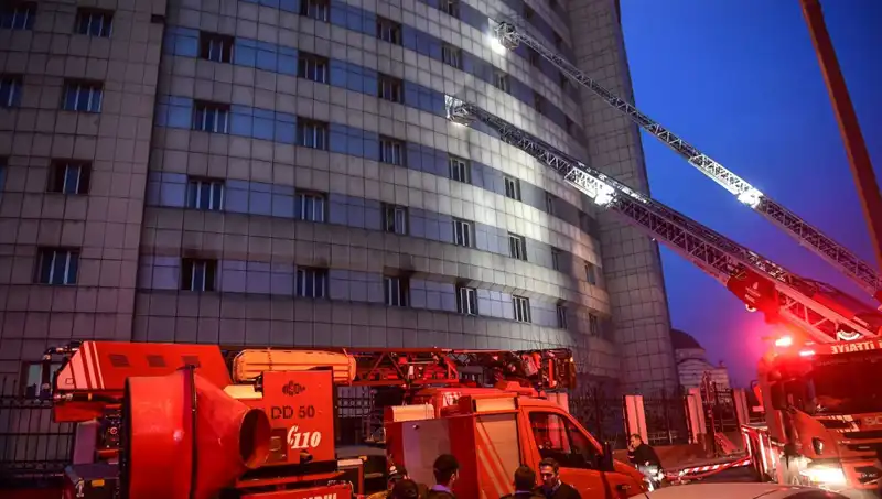 Yüksek Katlı Binalarda Yaşayanlar İçin Önemli Uyarı: İtfaiyeciler Tehlikeye Dikkat Çekiyor