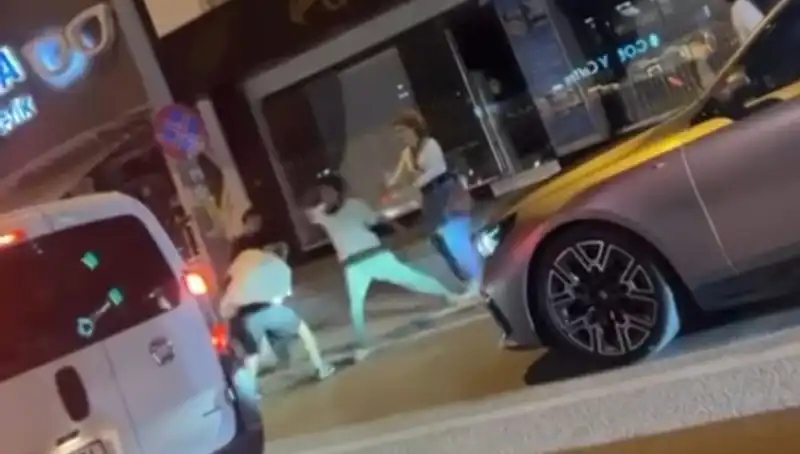 Şehrin Göbeğinde Ring: Cadde Boks Turu Yol Açtı!