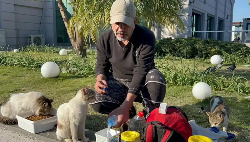 59 Yaşındaki Adamın 8 Kilometrelik Yürüyüşü, Merhametiyle Takdir Topladı