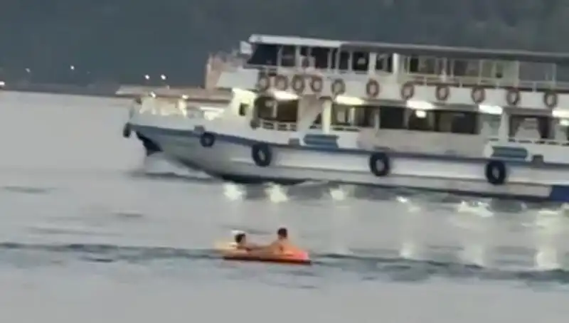Sarıyer Sahilinde İki Çocuğun Maceracı Denizi: Botla Açılmanın Sonucu