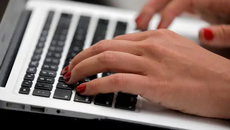 Laptop Mikrofonlarında Gizli Tehlike: Kapalıyken Bile Dinlenebilirsiniz!