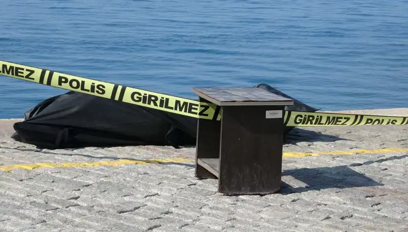 Falezlerin Arasında Gün Yüzüne Çıkan Gizemli Erkek Cesedi