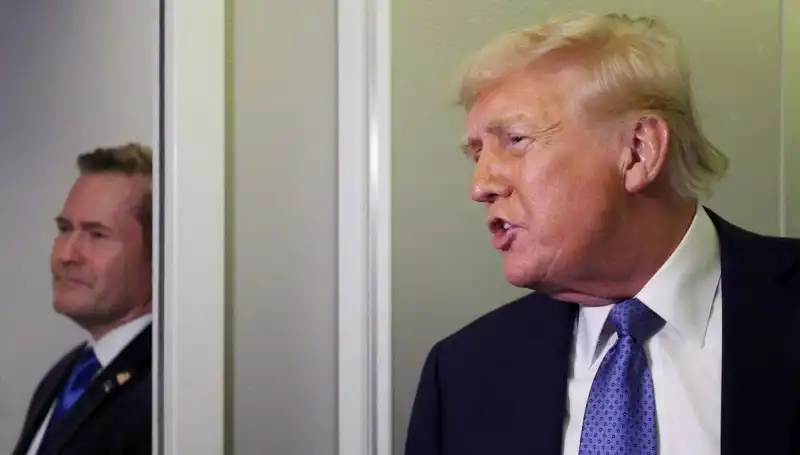 Trump'ın Sürpriz Kararı: Mike Waltz Görevden Alındı, Planlar Sızdı mı?