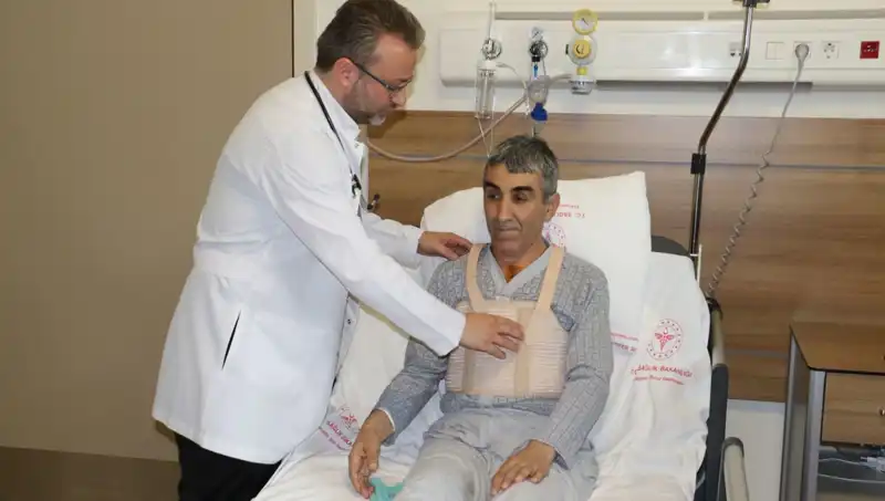 6 Ayda İki Kez Aort Damarı Yırtılan Hastanın 8,5 Saatlik Ameliyat Hikayesi