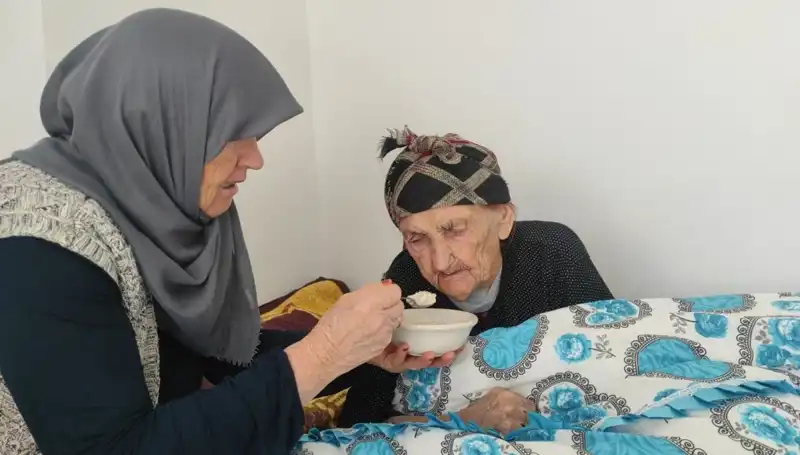 102 Yaşındaki Kezik Nine’nin Sağlık Sırrı: Doktora Gitmeden Uzun Yaşamanın Yolu