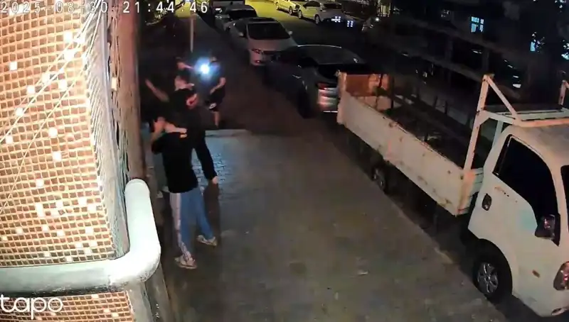 Etek Giydirilen Gençlere Saldırı: Nedenleri ve Sonuçları Açıklandı
