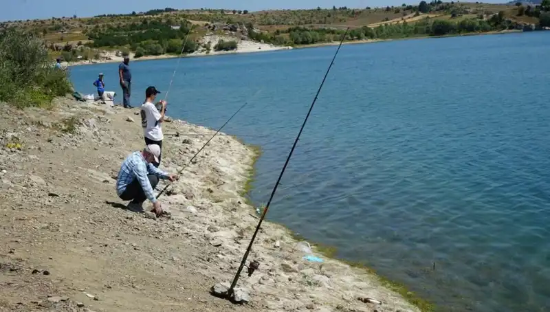 Kafesler Patladı! Barajda Büyüleyici Manzaralar Eşliğinde Koşuşturma Başladı