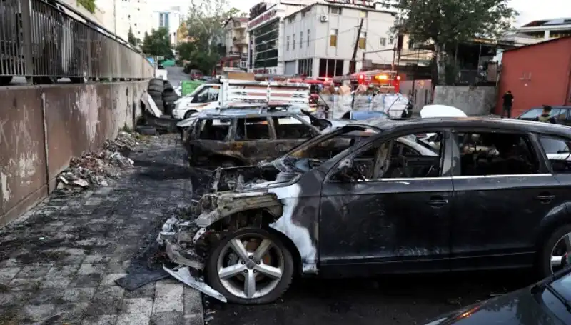 Sanayide Tamir Bekleyen Araçlar Alev Alev Yanarak Küle Döndü