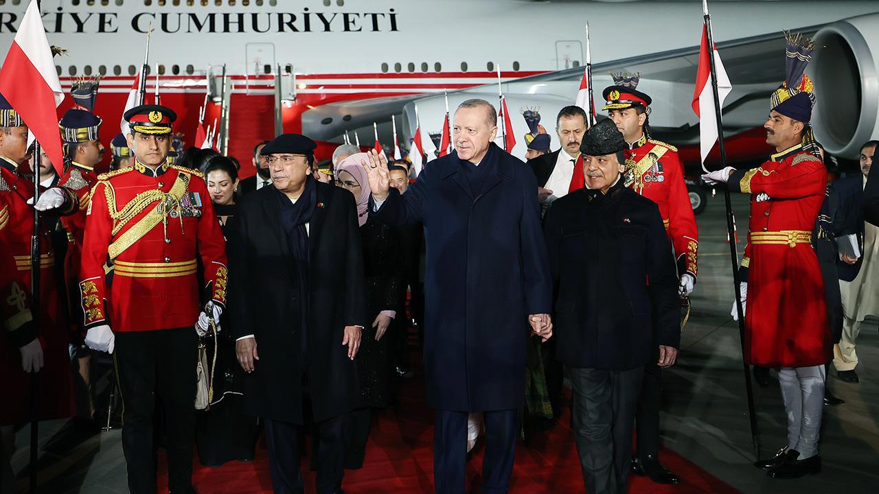 Cumhurbaşkanı Erdoğan Pakistan Ziyaretinde Bulundu