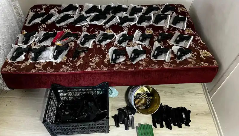 Gaziantep'te Tarihi Silah Operasyonu: 45 Silah ve El Bombası Ele Geçirildi