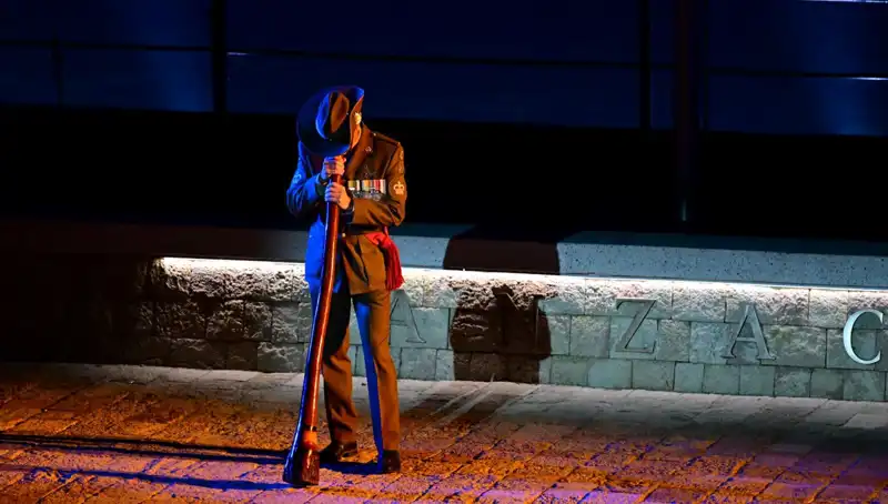 Anzak Koyu'nda Şafak Ayini: Tarih ve Anma Bir Arada