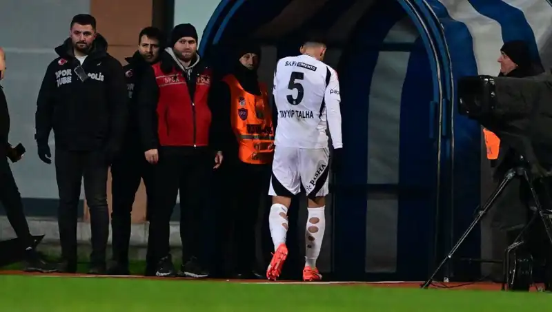 Beşiktaş’ın Genç Yıldızı Tayyip Talha, İki Kırmızı Kart Sonrası Özür Diledi