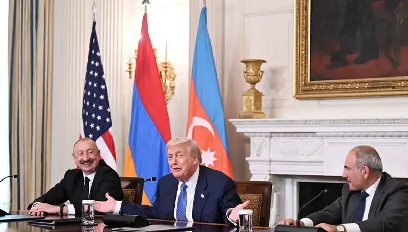 Aliyev, Ermenistan’a Anayasa Çağrısı Yaptı: Zaman Kaybetmenin Anlamı Yok