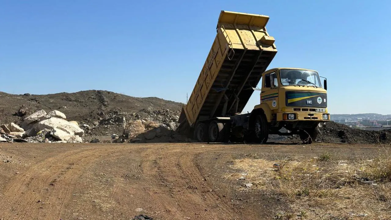 Belediyeye Araziye Asfalt Atığı Döktüğü İçin 1,3 Milyon Lira Ceza Kesildi