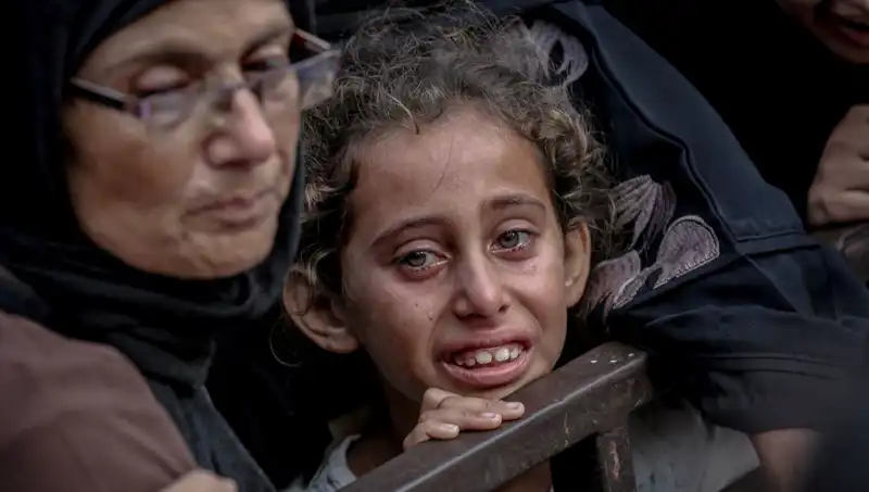 Gazze'de Açlık Savaşları: Askerlerin Gömdüğü Yemekler Tartışma Yarattı