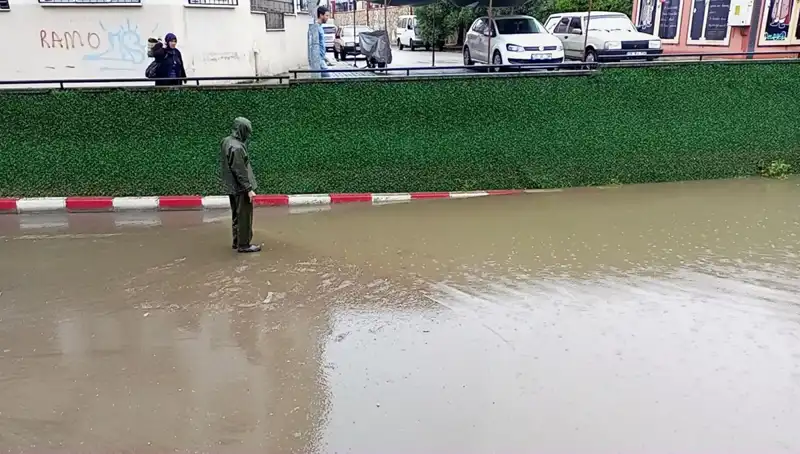 Aydın’da Gelen Sağanak Yağışlar Alt Geçidi Su Bastı, Hayat Durma Noktasına Geldi!