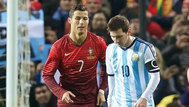 Ronaldo, Messi'yi Geride Bıraktı: Futbol Dünyasında Yeni Bir Dönem