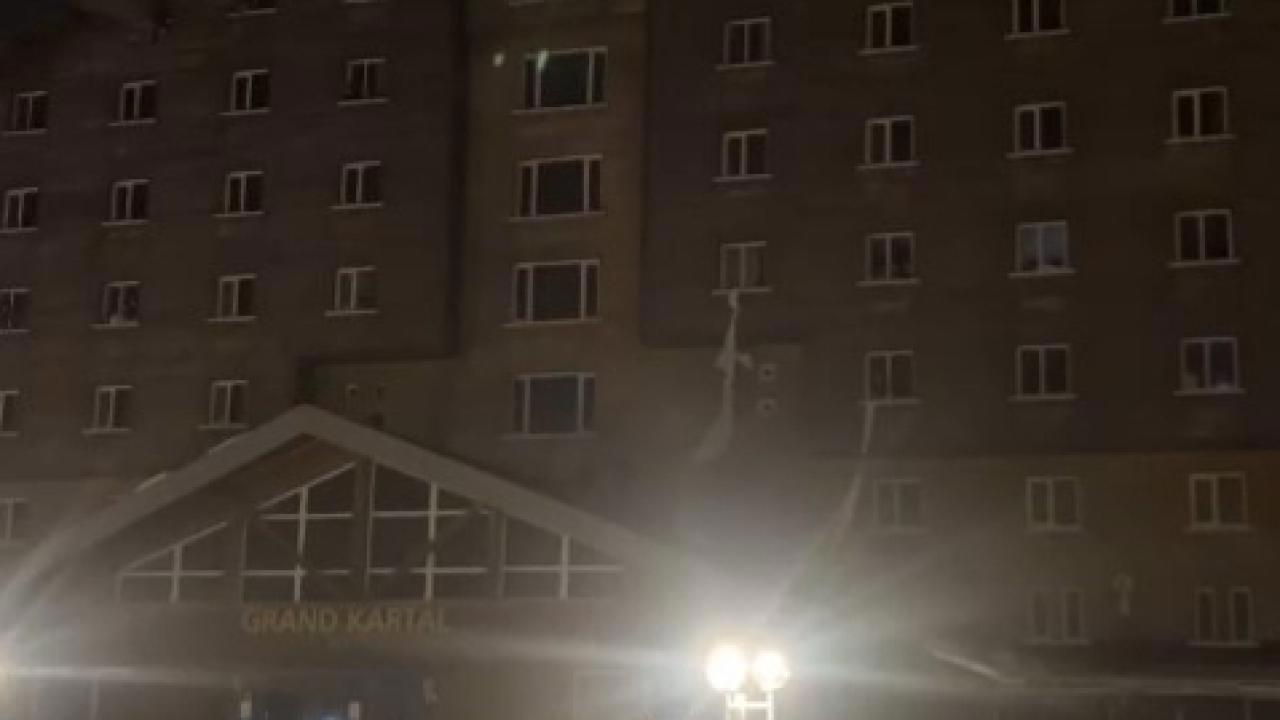 Otel Yangınında Çaresiz Misafirlerden Dram