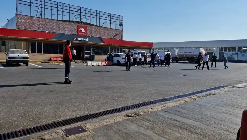 İki Aile Arasındaki Omuz Atma Kavgası Akaryakıt İstasyonunu Karıştırdı!