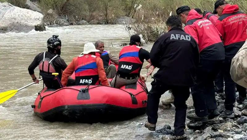 Zap Suyu Kenarında Mahsur Kalan 4 Kişi Kurtarıldı: Dramın Ardındaki Hikaye