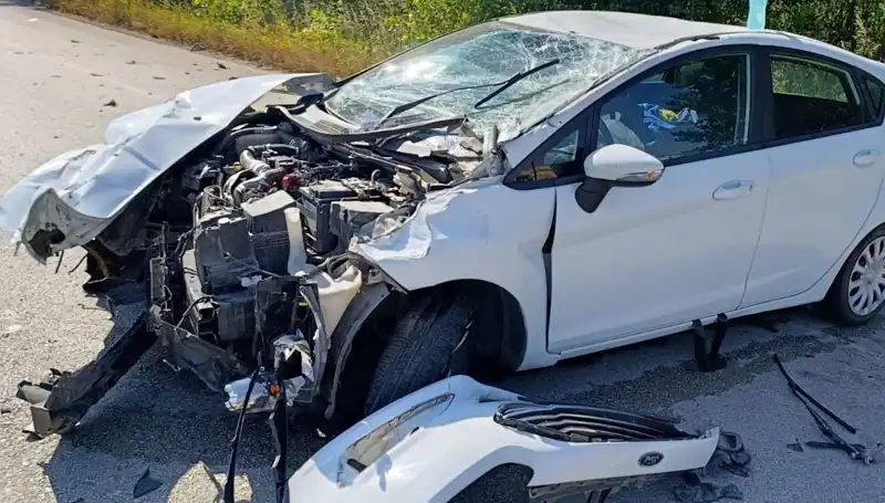 Çanakkale'de Trafik Kazası: İki Kişi Yaralandı, İşte Olayın Detayları!
