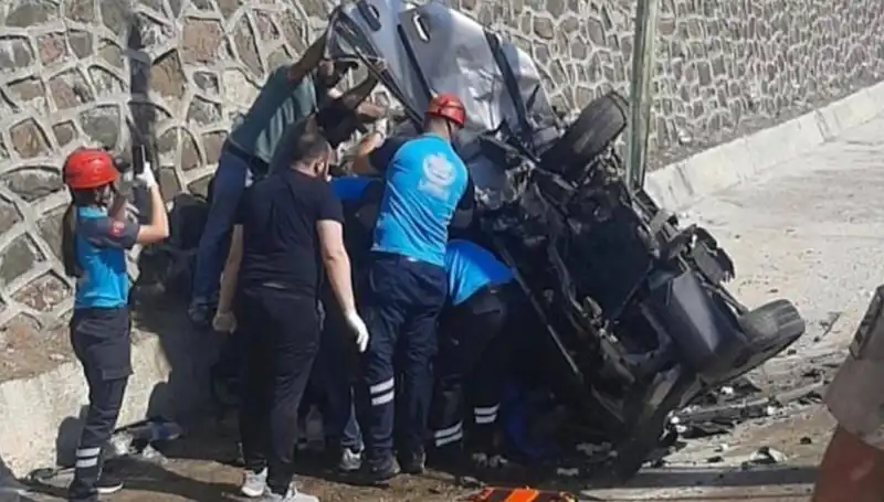Tunceli'de Kafa Kafaya Çarpışma: 2 Araçta Yaralılar Var