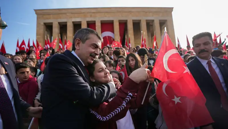 Anıtkabir’de Bakan Tekin ile Geleceğin Teminatı Çocuklar Buluştu