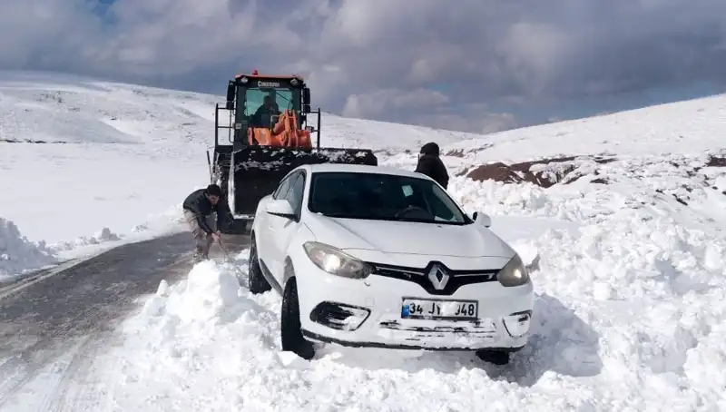 Muş’ta Kar Fırtınası: 60 Mahsur Kişi Uzmanlar Tarafından Kurtarıldı