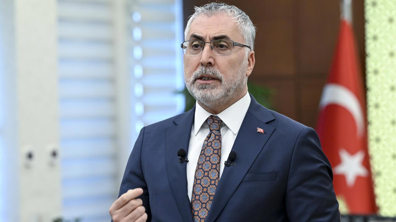 Bakan Işıkhan: Asgari ücrette iyileştirmeyi düşünüyoruz