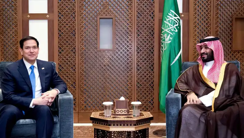 ABD, Riyad'a 100 Milyar Dolarlık Silah Paketi Sunuyor