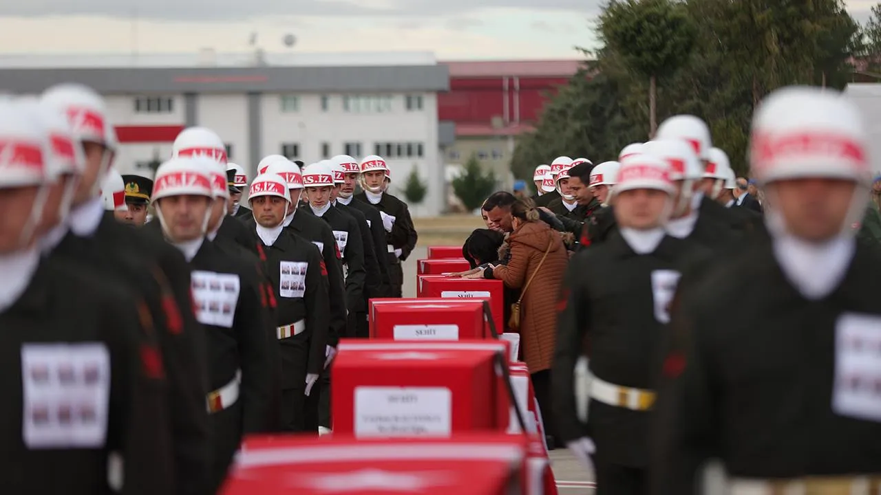 Helikopter Kazasında Şehit Olan Askerlerimiz İçin Isparta’da Hüzünlü Veda